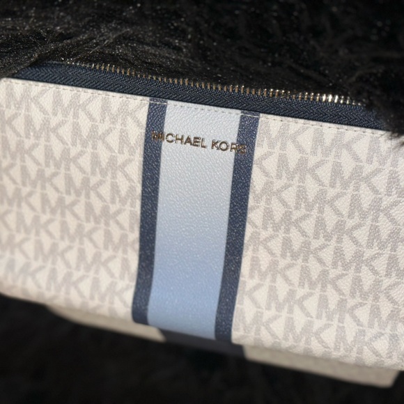 MICHAEL KORS WALLET - Picture 3 of 9